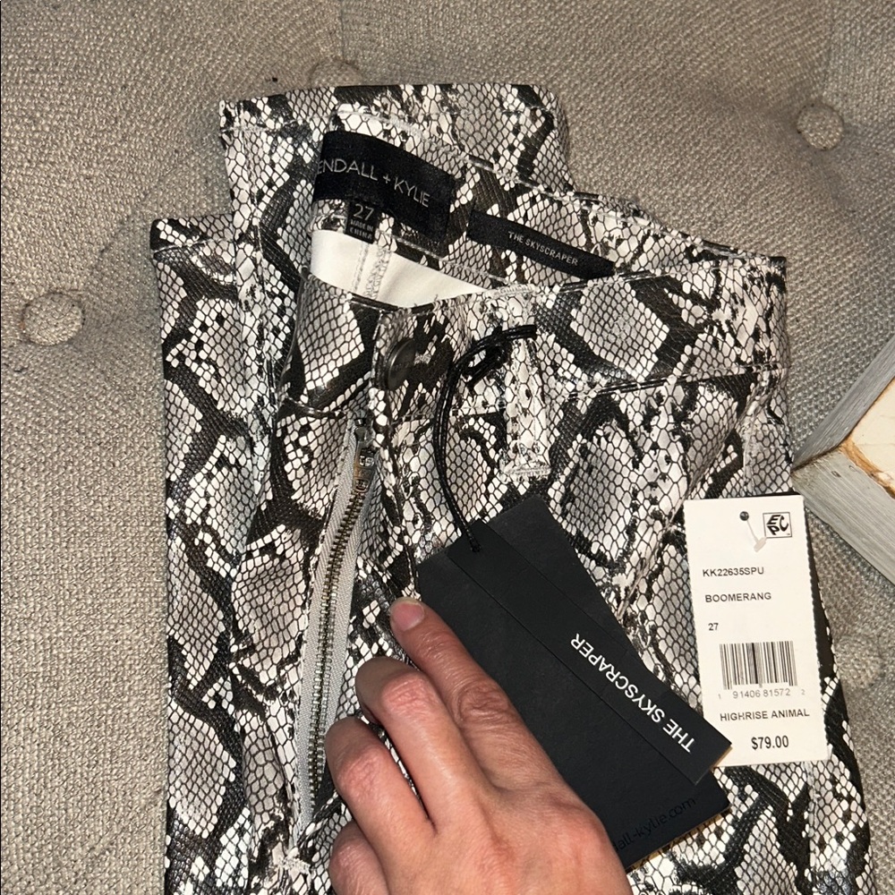 Kendall & Kylie Snake Print Skinny Pants - Black and White - Picture 5 of 7